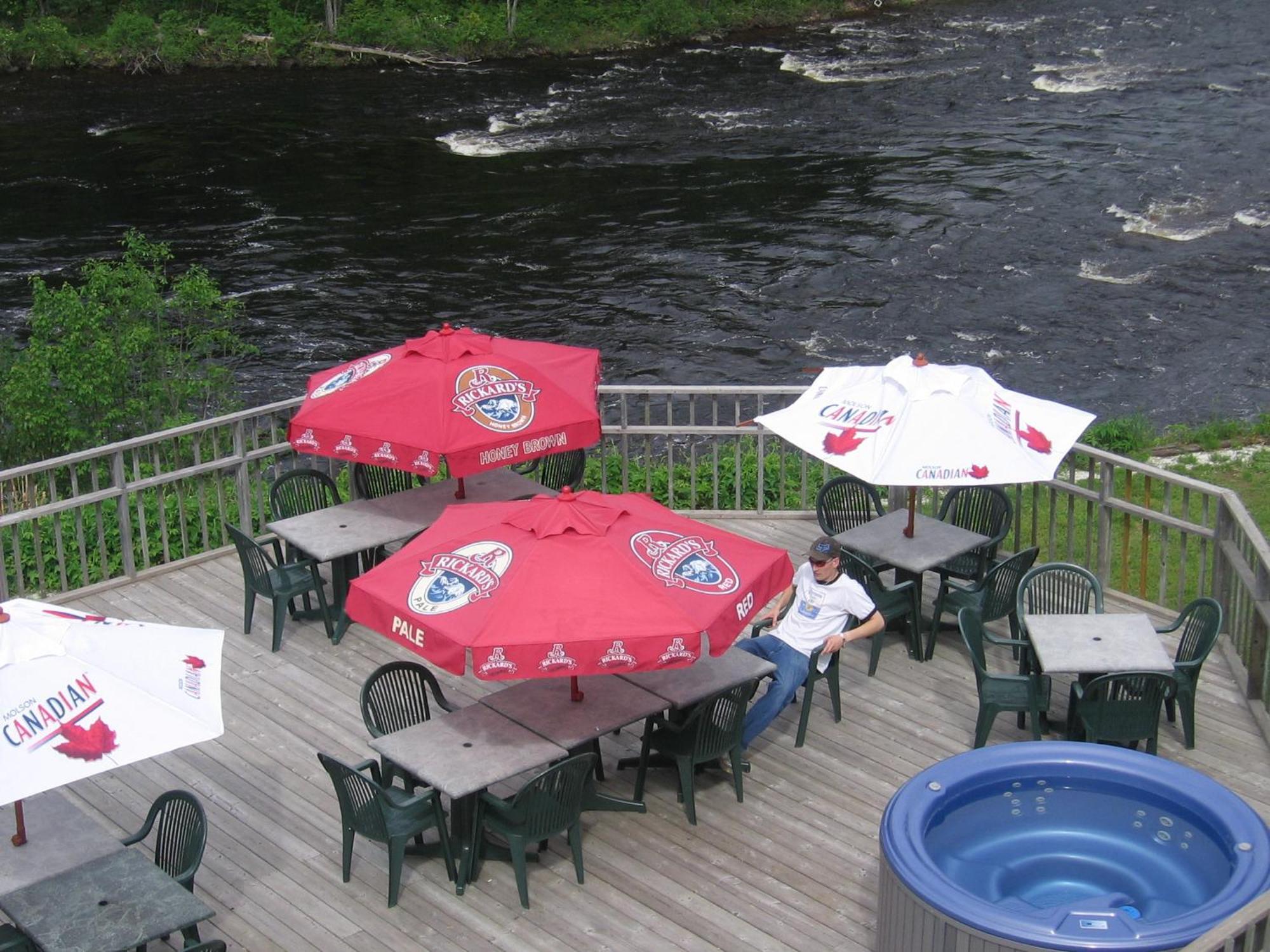 Petawawa River Inn & Suites Εξωτερικό φωτογραφία